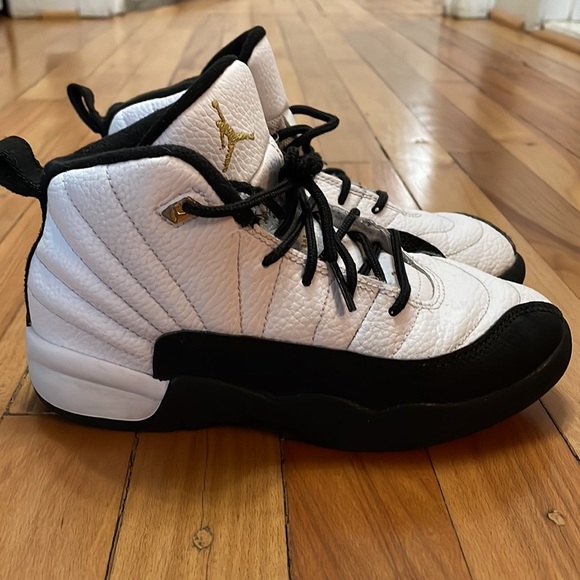 Kids black and white Jorden’s - Picture 2 of 4